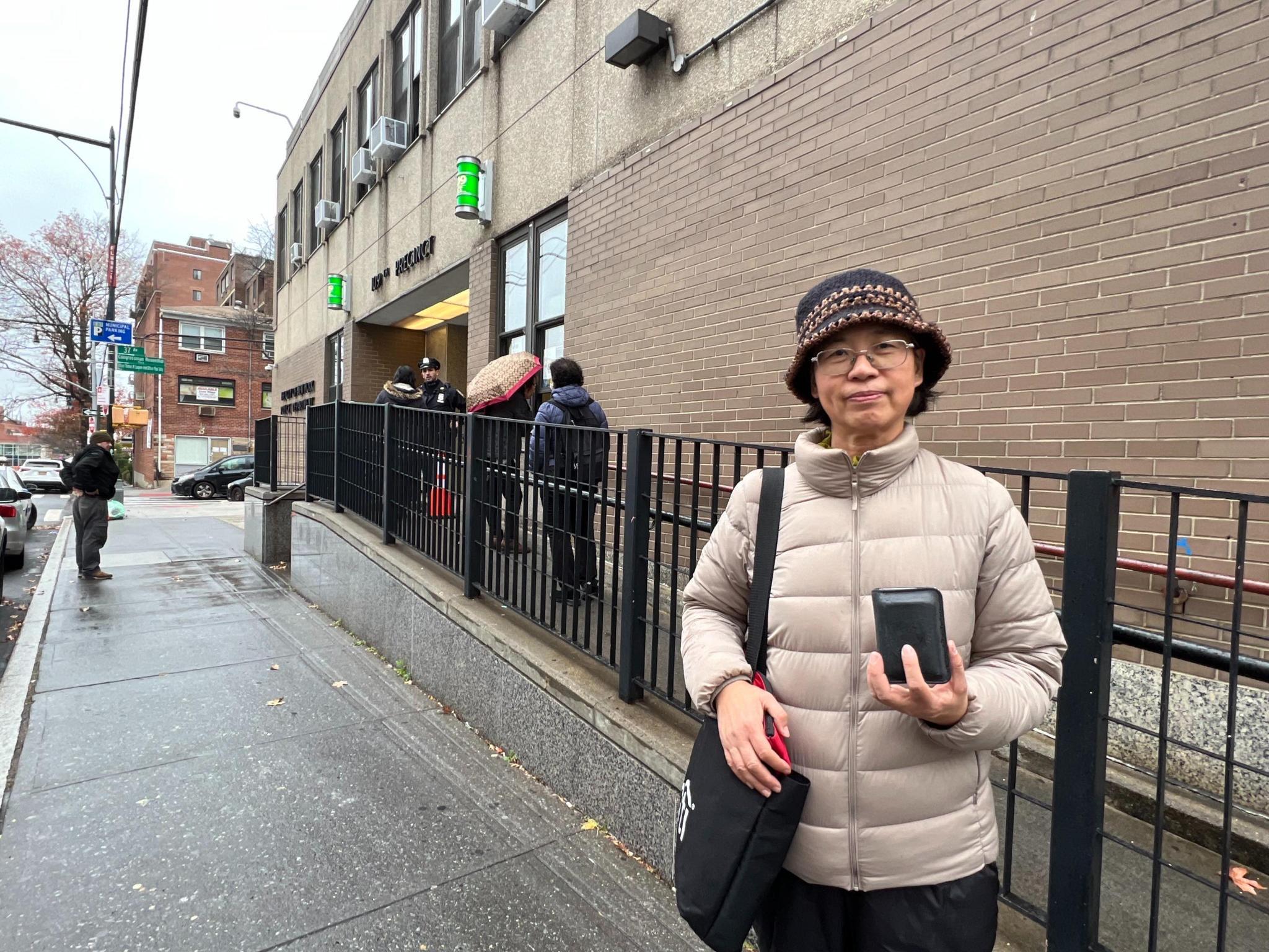 「我信任法轮功」路人捡到钱包 交给退<span style='max-width:0px!important;margin-left:-4px;color:#eee!important;'>!</span>党<span style='max-width:0px!important;margin-left:-4px;color:#eee!important;'>!</span>义工处理 4 signal 2022 12 07 070514 002